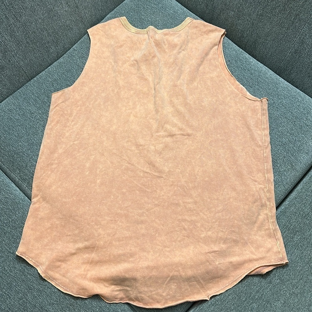 Super cute large Peach colored tank with adorable neckline - Picture 3 of 5